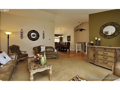 641 SE Greenway Dr, Gresham, OR 97080 - photo 6