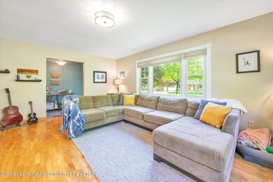 (5) MAIN FLOOR Living Room