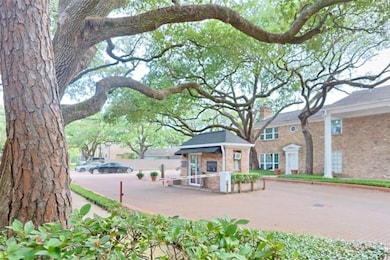 Talk about convenient! 24/7 manned security gate provides peace of mind and controlled access into the River Oaks Townhomes. Residents enjoy enhanced privacy and a secure welcoming entrance beneath a canopy of mature oak trees, convenient package delievery and more!