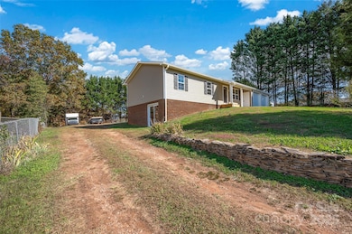 2422 Messer St, Valdese, NC 28690 - photo 4