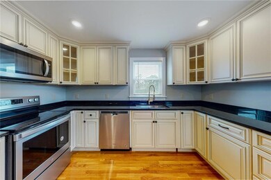 3 Fir St unit 3, Newport, RI 02840 - photo 2