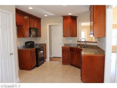 125 Cactus Ln, Statesville, NC 28625 - photo 4