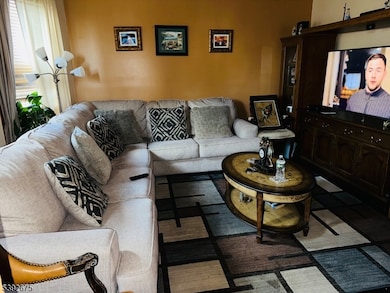 569 Cornell St, Perth Amboy, NJ 08861 - photo 4