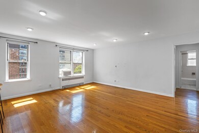66-37 Yellowstone Blvd unit 6G, Forest Hills, NY 11375 - photo 4