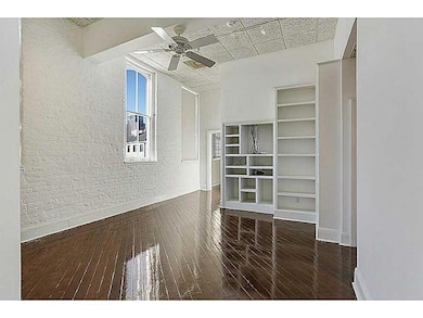 518 Julia St unit Upper, New Orleans, LA 70130 - photo 5