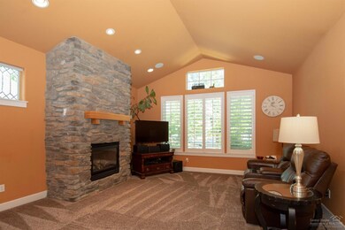 1596 NW Hemlock Ave, Redmond, OR 97756 - photo 3