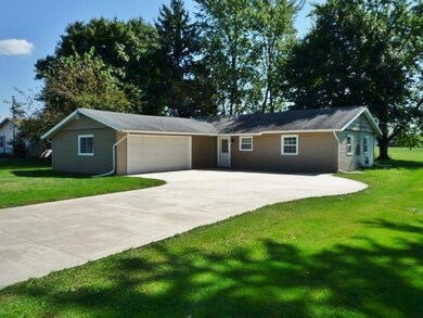 829 W Charles St, Rensselaer, IN 47978 - photo 2