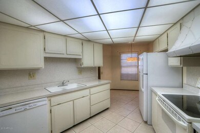 17440 N Boswell Blvd, Sun City, AZ 85373 - photo 7