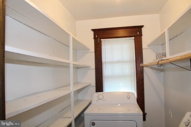 105 N High St, Edinburg, VA 22824 - photo 6