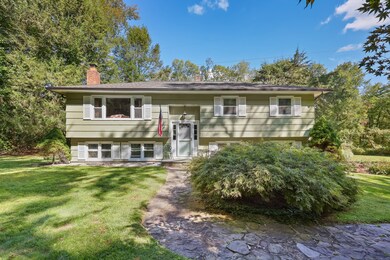 12 Upper Parish Dr, Weston, CT 06883 - photo 2