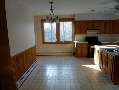 Kitchen. Eat-In Kitchen
