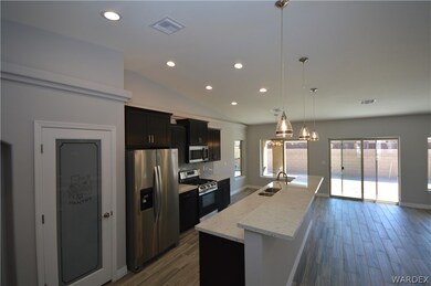 Island Kitchen, pantry, eating bar