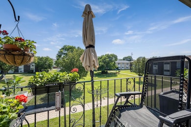 8808 N Leslie Ln unit 2F, Des Plaines, IL 60016 - photo 2