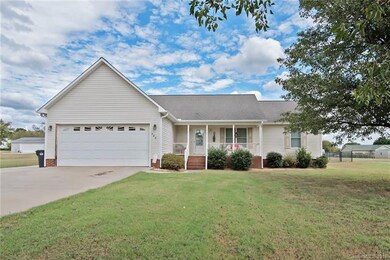 126 Deercroft Dr, Statesville, NC 28625 - photo 2