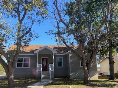 112 Palmo Dr, Luling, TX 78648 - photo 2