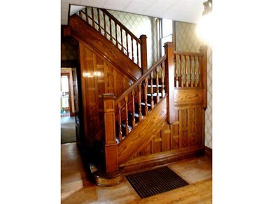 Entry/Foyer.