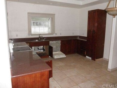 Ceramic Tile Floors and Granite Counter Tops. Gard
