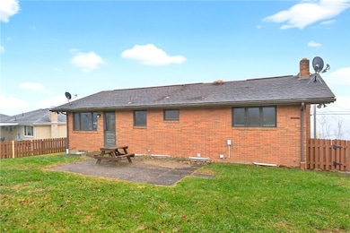 14223 Roberta Dr unit 5, Irwin, PA 15642 - photo 3