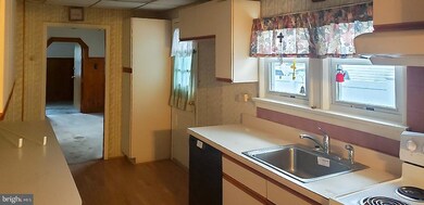 746 Hilltop Ave, South Amboy, NJ 08879 - photo 6