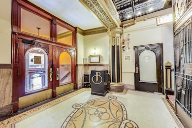 2800 N Pine Grove Ave unit 8A, Chicago, IL 60657 - photo 6