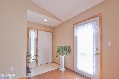 2837 17th Ave S, Grand Forks, ND 58201 - photo 2