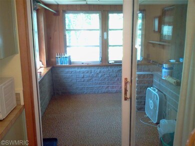 521 Morse St, Ionia, MI 48846 - photo 4