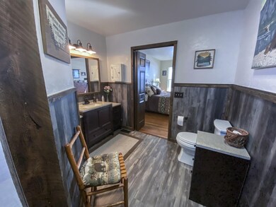 Master Bathroom_02