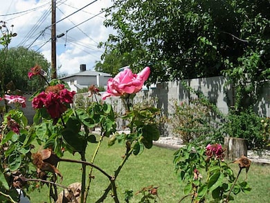 2266 Golden Arrow Dr, Las Vegas, NV 89169 - photo 3