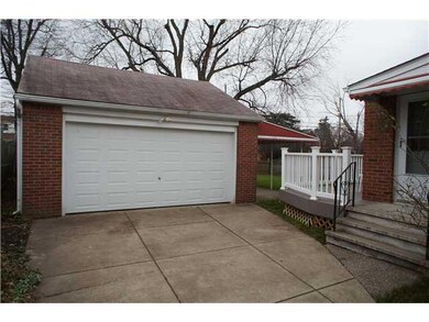 Parking Lot/Garage