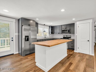 5917 Roberts Rd, Corryton, TN 37721 - photo 7