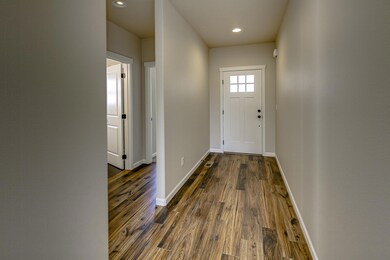 767 NW Rimrock Dr, Redmond, OR 97756 - photo 3