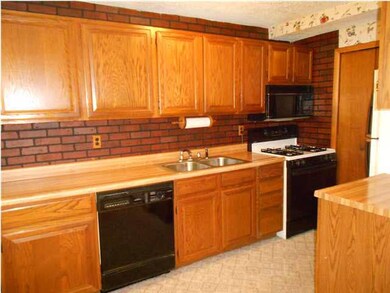 Very nice kitchen cabinets