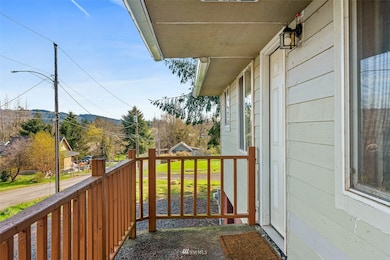 2021 Williams St, Raymond, WA 98577 - photo 3