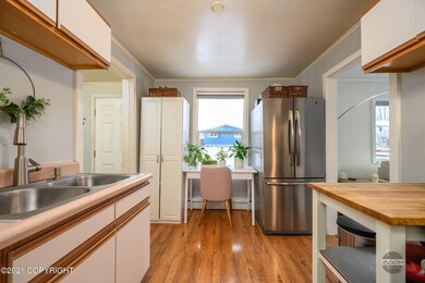 1341 E Tenth Ave-17