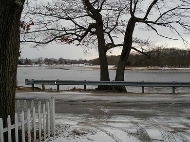 348 Sea View Dr, Warwick, RI 02889 - photo 3