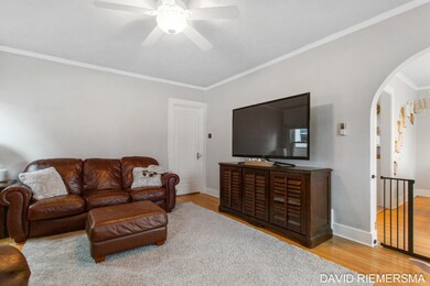 330 W 16th St, Holland-7