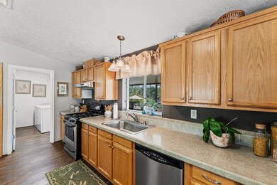 21092 Hackett Ln, Redding, CA 96003 - photo 6