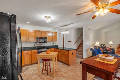 10272 Whitetail Cir, Fishers, IN 46037 - photo 6