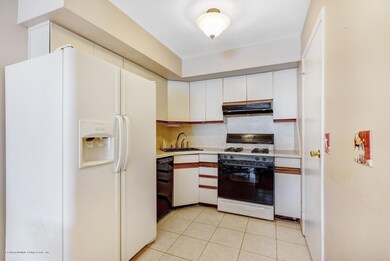 97 Gardenia Ln, Staten Island, NY 10314 - photo 7