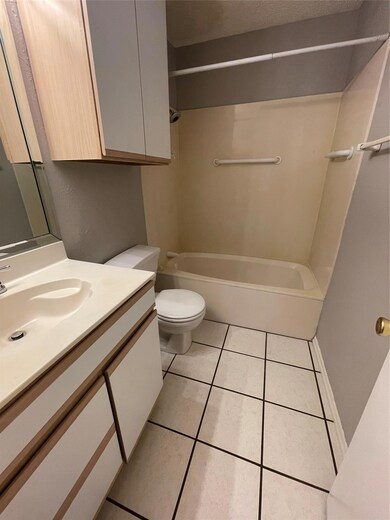 Bathroom with vanity, washtub / shower combinatio
