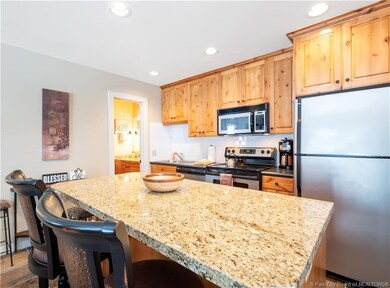 The perfect kitchen for entertaining. E