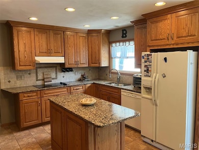 49 Walnut Cir, Aviston, IL 62216 - photo 2