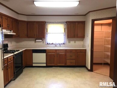 2705 S Chase Dr, Springfield, IL 62704 - photo 7