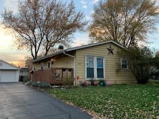 1010 Tacoma St, Carpentersville, IL 60110 - photo 2