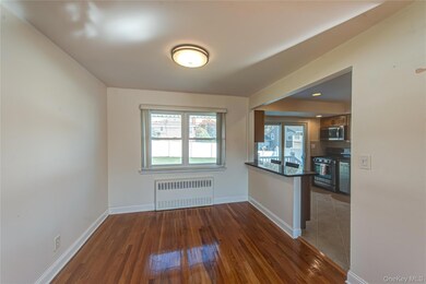 49 Spector Ln, Plainview, NY 11803 - photo 6