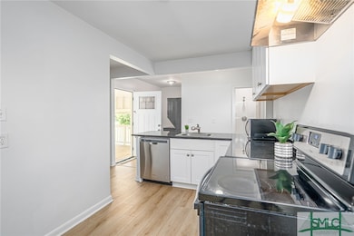 Kitchen w/Stainless Steel Appliances
