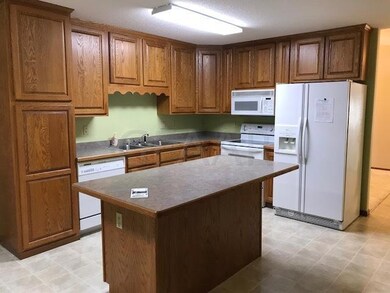 817 Kirkwood Dr, Grand Forks, ND 58201 - photo 4