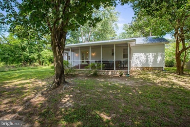 145 W Potomac Dr, Colonial Beach, VA 22443 - photo 3