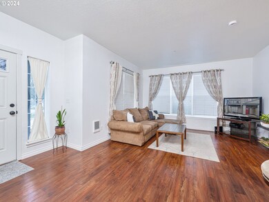 Living Room/Entrance