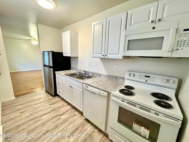 94 White St unit B, Eatontown, NJ 07724 - photo 6